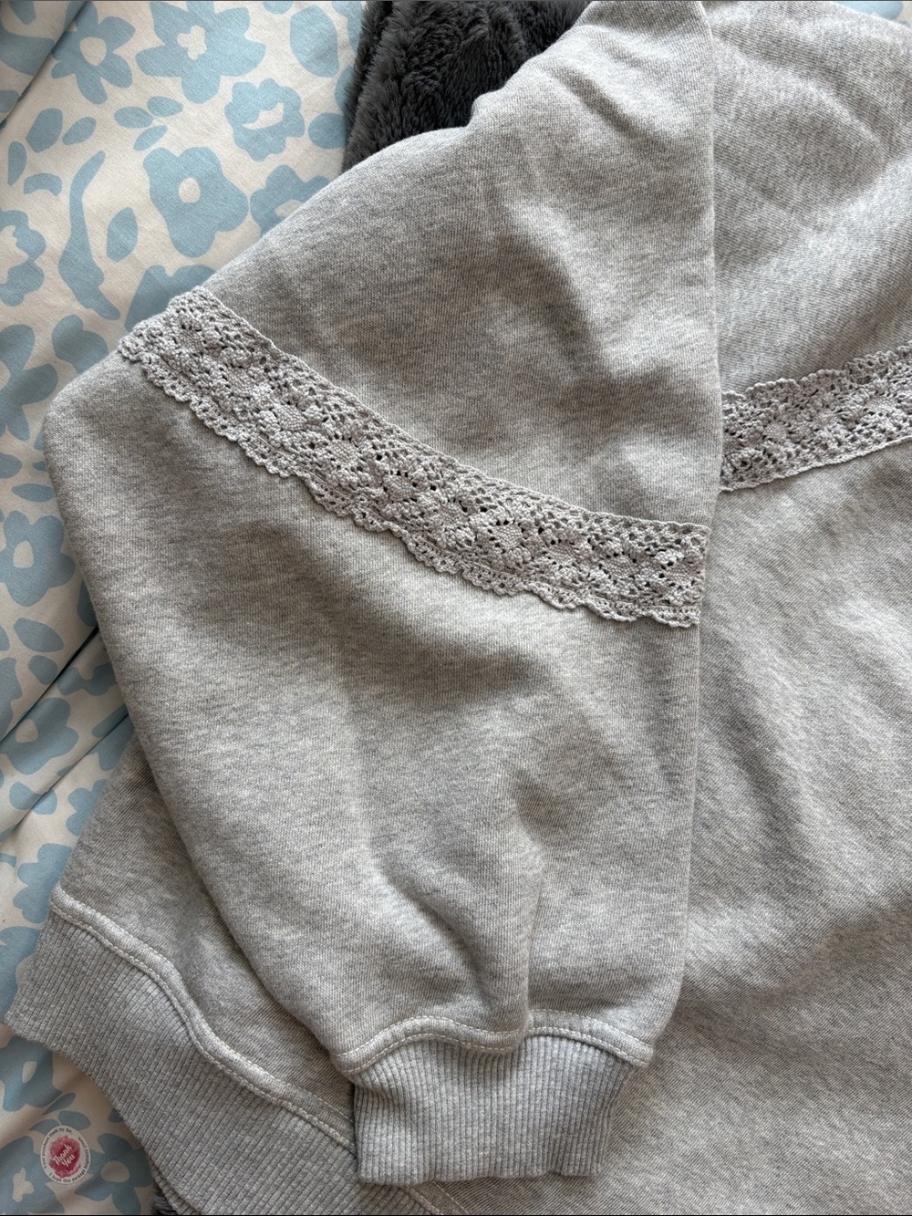 NWT Aerie Heather Gray Crewneck Sweatshirt with Crochet Details Size M - Picture 4 of 7
